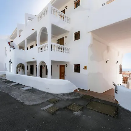 Jasmine - Heated Pool & Cozy Patio Apartment